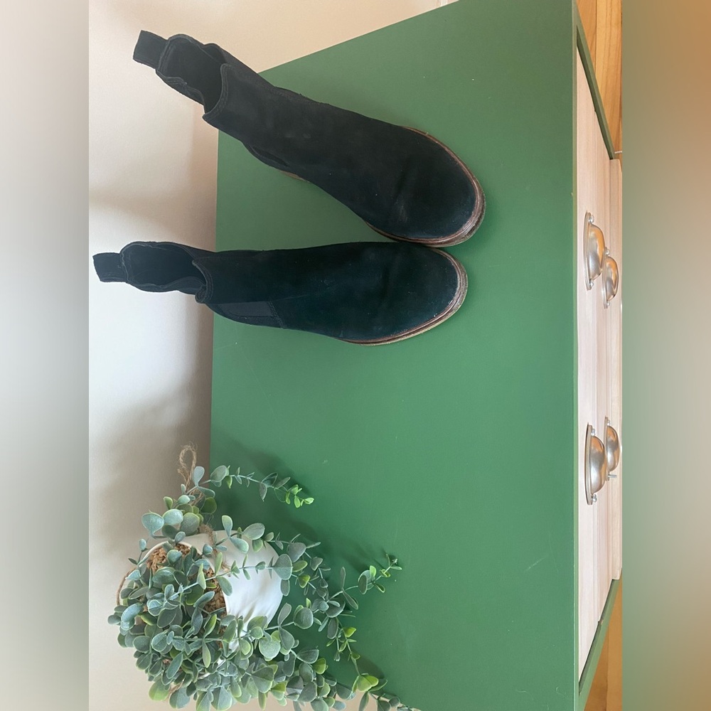 Women’s Black Suede Clark’s Chelsea Boots